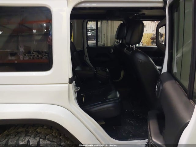 1C4HJXEG8JW245111 Jeep Wrangler Unlimited Sahara 4x4