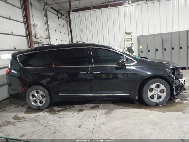 Aukcja sprzedaży 2017 Chrysler Pacifica Touring-l Plus, vin: 2C4RC1EG5HR570099, numer aukcji: 44226210