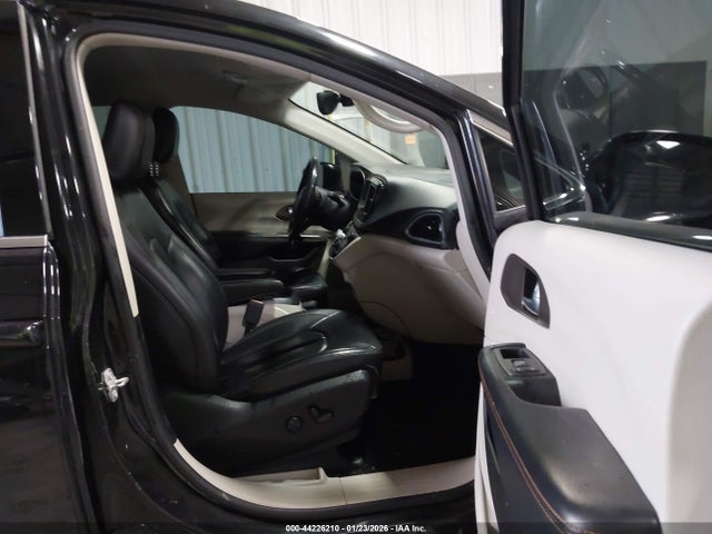 Aukcja sprzedaży 2017 Chrysler Pacifica Touring-l Plus, vin: 2C4RC1EG5HR570099, numer aukcji: 44226210