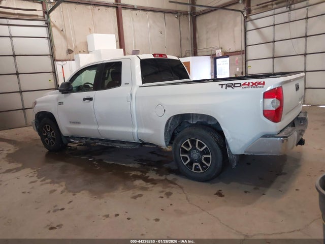5TFUW5F12JX744589 Toyota Tundra Sr5 5.7l V8
