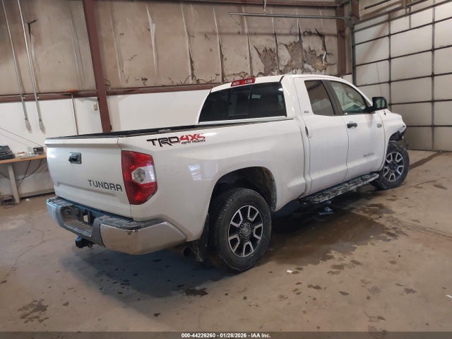 5TFUW5F12JX744589 Toyota Tundra Sr5 5.7l V8