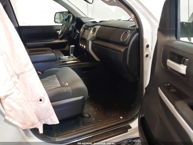 5TFUW5F12JX744589 Toyota Tundra Sr5 5.7l V8