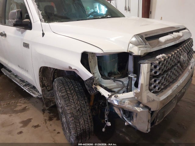 5TFUW5F12JX744589 Toyota Tundra Sr5 5.7l V8