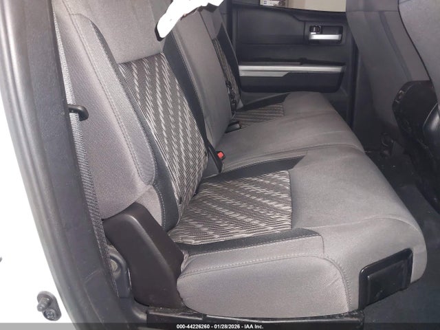 5TFUW5F12JX744589 Toyota Tundra Sr5 5.7l V8