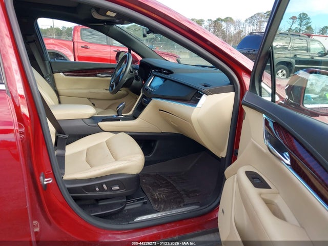 2017 CADILLAC XT5 1GYKNBRSXHZ229653 Photo 4