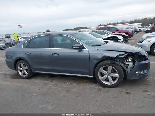 2015 Volkswagen Passat 1.8t Limited Edition მანქანა იყიდება აუქციონზე, vin: 1VWAT7A34FC122295, აუქციონის ნომერი: 44226298