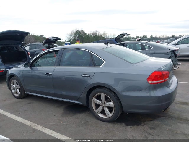 2015 Volkswagen Passat 1.8t Limited Edition მანქანა იყიდება აუქციონზე, vin: 1VWAT7A34FC122295, აუქციონის ნომერი: 44226298