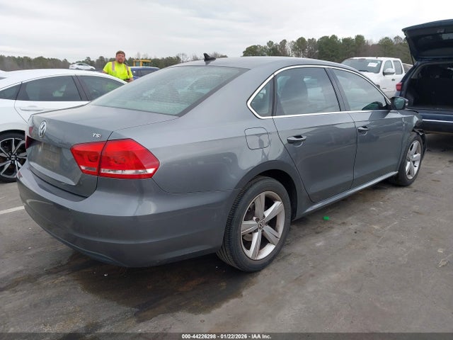 2015 Volkswagen Passat 1.8t Limited Edition მანქანა იყიდება აუქციონზე, vin: 1VWAT7A34FC122295, აუქციონის ნომერი: 44226298
