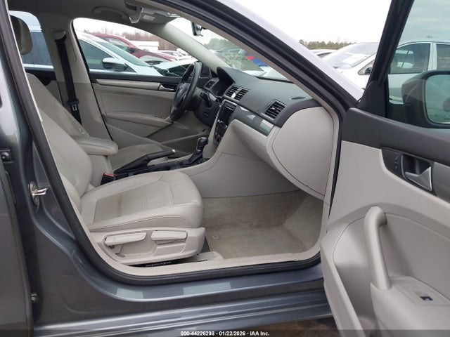 2015 Volkswagen Passat 1.8t Limited Edition მანქანა იყიდება აუქციონზე, vin: 1VWAT7A34FC122295, აუქციონის ნომერი: 44226298