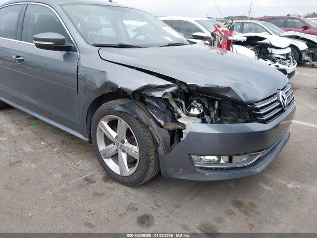 2015 Volkswagen Passat 1.8t Limited Edition მანქანა იყიდება აუქციონზე, vin: 1VWAT7A34FC122295, აუქციონის ნომერი: 44226298