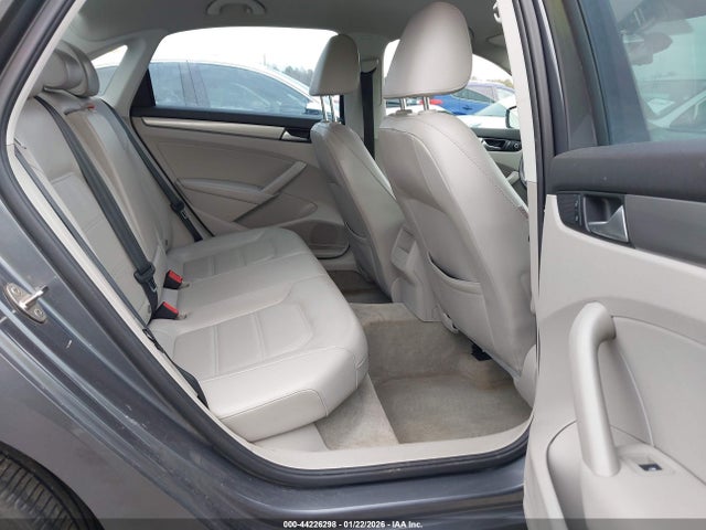 2015 Volkswagen Passat 1.8t Limited Edition მანქანა იყიდება აუქციონზე, vin: 1VWAT7A34FC122295, აუქციონის ნომერი: 44226298