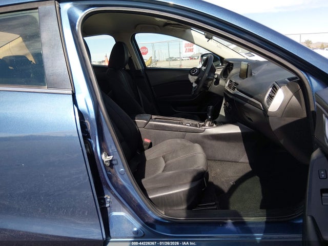 Продажа на аукционе авто 2017 Mazda Mazda3 Sport, vin: 3MZBN1U79HM113023, номер лота: 44226367