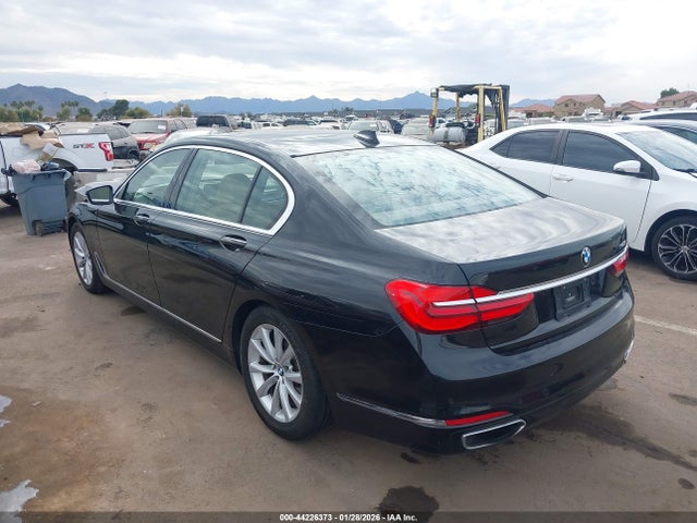 2016 BMW 740I WBA7E2C54GG547550 Photo 2