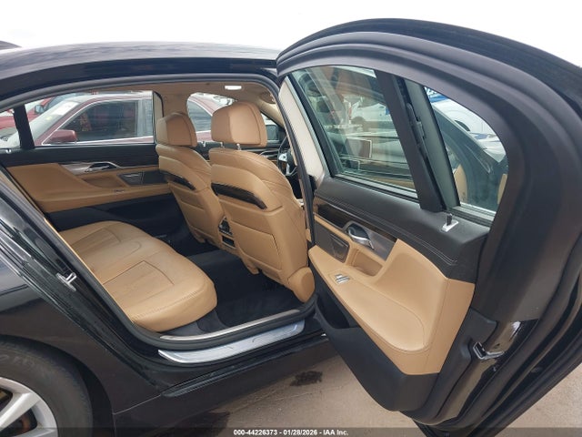 2016 BMW 740I WBA7E2C54GG547550 Photo 7