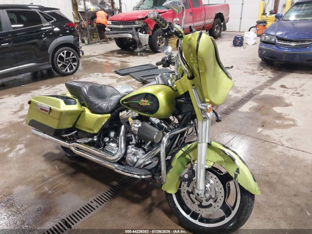 2011 HARLEY-DAVIDSON FLHX 1HD1KB413BB642618