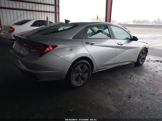 5NPLM4AG3MH049061 Hyundai ELANTRA SEL