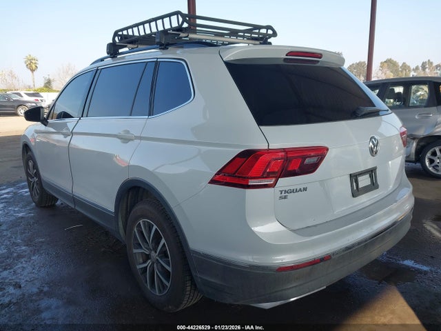 2018 VOLKSWAGEN TIGUAN 3VV2B7AX4JM219843 Photo 2