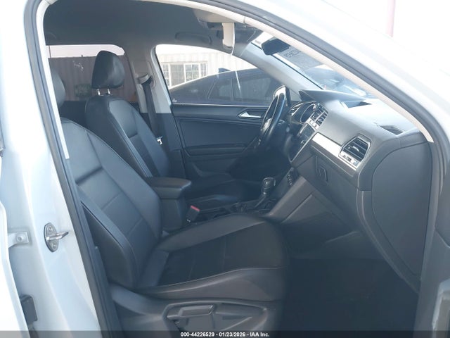 2018 VOLKSWAGEN TIGUAN 3VV2B7AX4JM219843 Photo 4