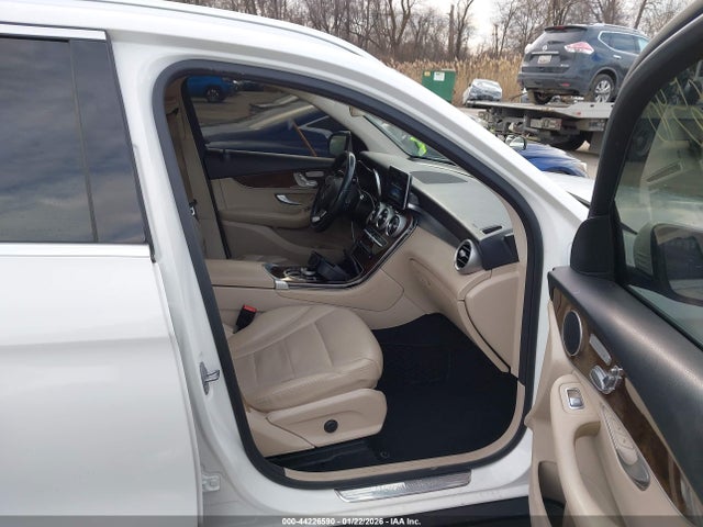 2019 Mercedes-benz Glc 300 4matic მანქანა იყიდება აუქციონზე, vin: WDC0G4KB5KV142216, აუქციონის ნომერი: 44226590