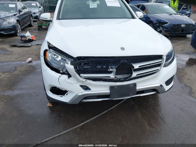 2019 Mercedes-benz Glc 300 4matic მანქანა იყიდება აუქციონზე, vin: WDC0G4KB5KV142216, აუქციონის ნომერი: 44226590