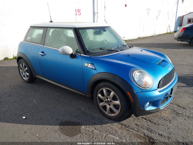 2010 MINI COOPER S WMWMF7C57ATZ73194 Photo 0