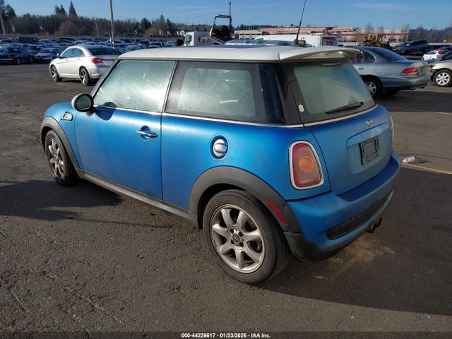 2010 MINI COOPER S WMWMF7C57ATZ73194 Photo 2
