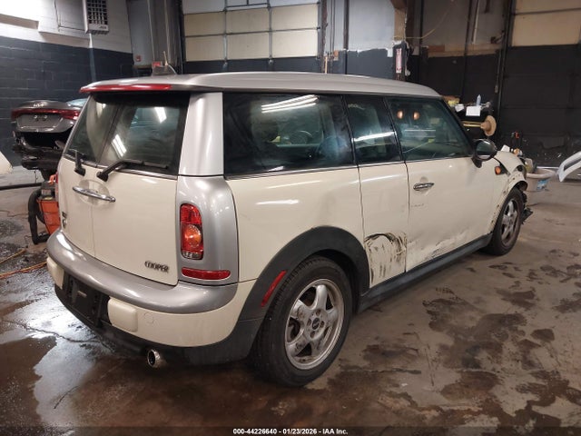 2010 MINI COOPER CLUBMAN WMWML3C50ATX36919 Photo 3