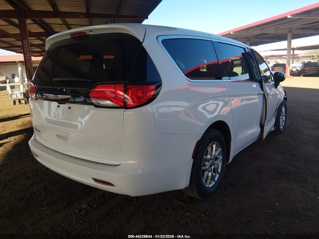 2023 CHRYSLER VOYAGER 2C4RC1CGXPR515696 Photo 3