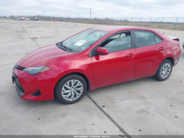 Toyota COROLLA LE 2018 5YFBURHE9JP770593 Image 2