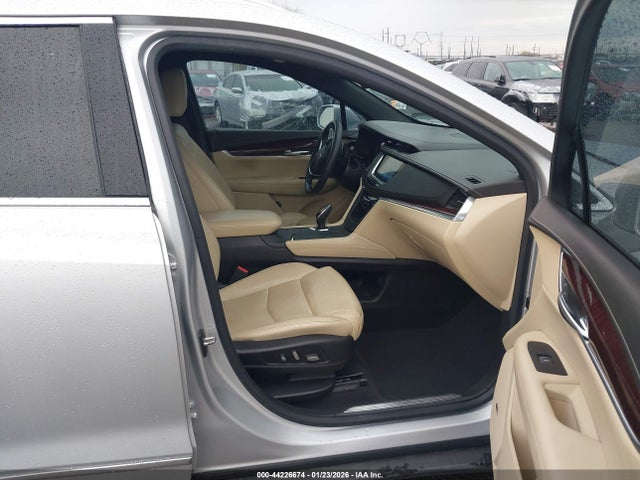 1GYKNCRS2HZ232150 Cadillac Xt5 Premium Luxury