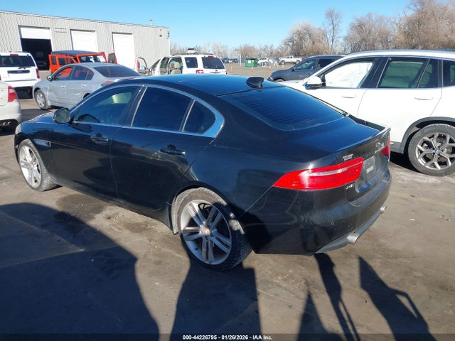 2017 JAGUAR XE SAJAK4BV7HA946036 Photo 2