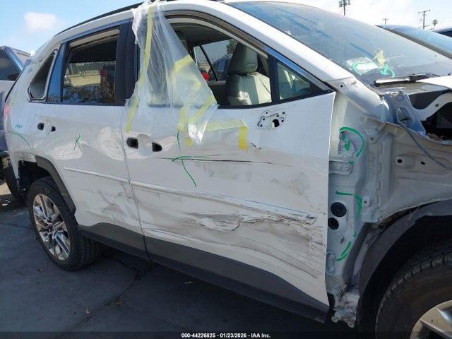 Toyota Rav4 Xle Premium 2019 JTMC1RFV2KJ012746 Image 13