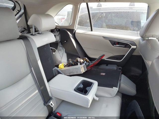 Toyota Rav4 Xle Premium 2019 JTMC1RFV2KJ012746 Image 8
