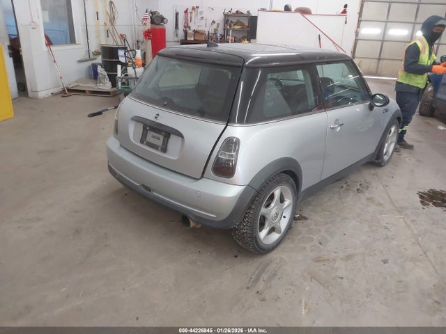 2006 MINI COOPER WMWRC33566TJ74635 Photo 3