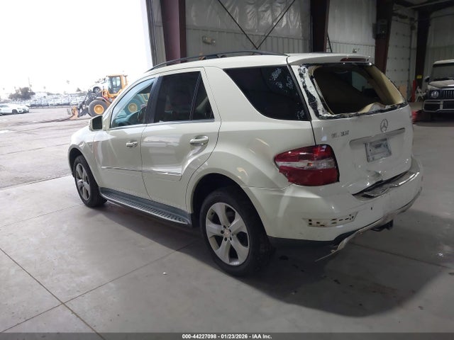 2011 MERCEDES-BENZ ML 350 BLUETEC 4JGBB2FB9BA746575 Photo 2