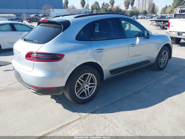 2017 PORSCHE MACAN WP1AA2A58HLB04736 Photo 3