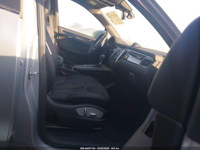 2017 PORSCHE MACAN WP1AA2A58HLB04736 Photo 4