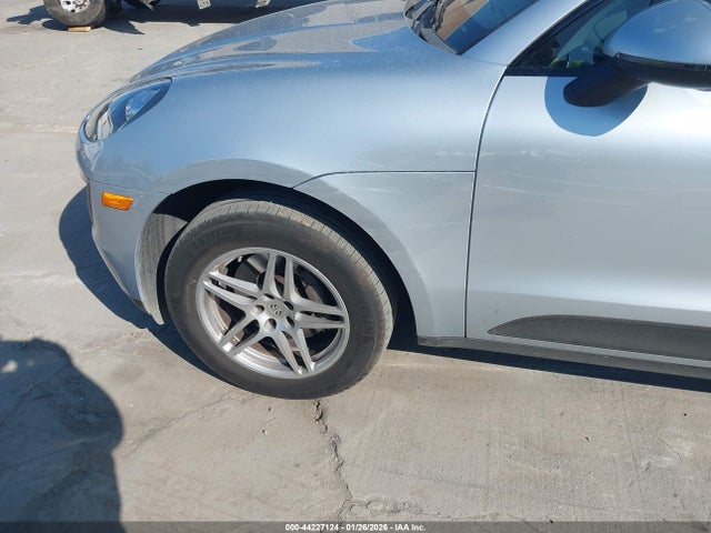 2017 PORSCHE MACAN WP1AA2A58HLB04736 Photo 5