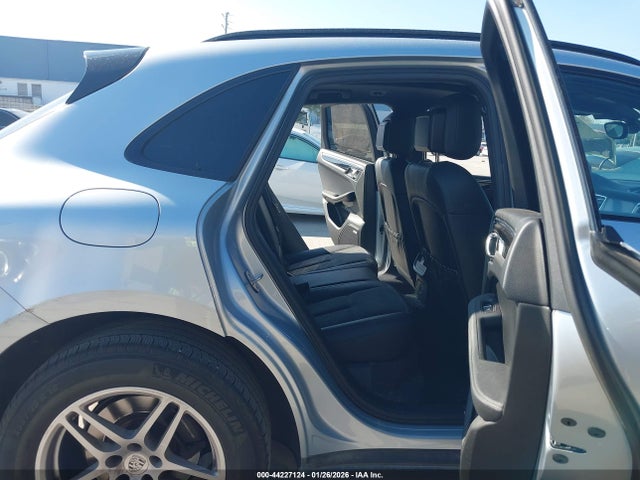 2017 PORSCHE MACAN WP1AA2A58HLB04736 Photo 7