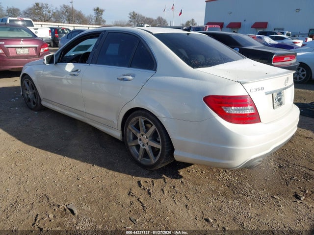 2013 MERCEDES-BENZ C 350 WDDGF5HB0DA774982 Photo 2