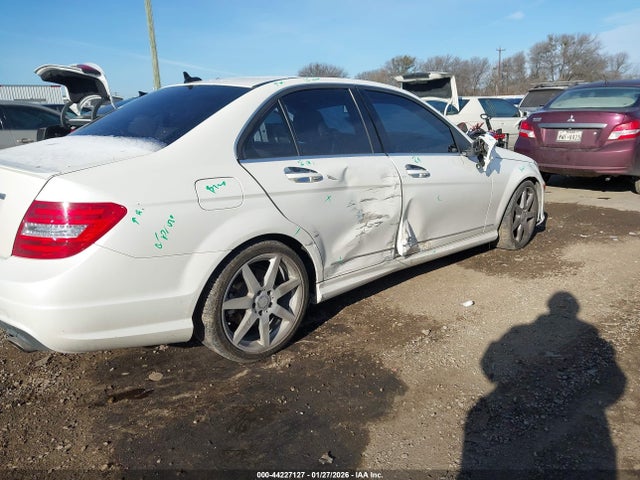 2013 MERCEDES-BENZ C 350 WDDGF5HB0DA774982 Photo 3