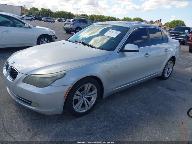 2010 BMW 528I WBANU5C50AC441686 Photo 1