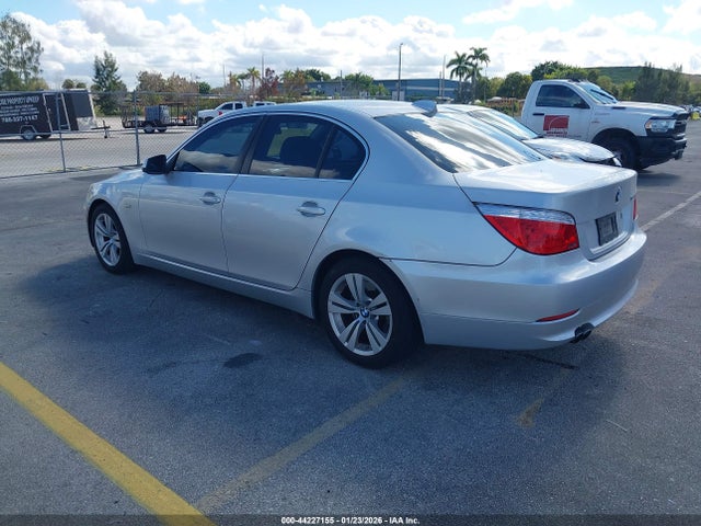 2010 BMW 528I WBANU5C50AC441686 Photo 2