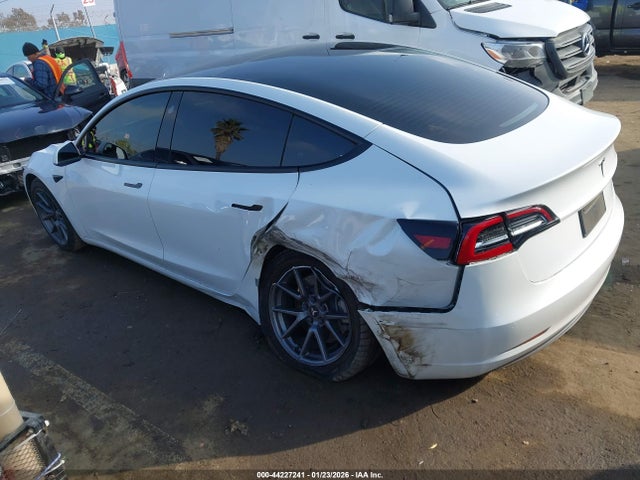 2021 TESLA MODEL 3 5YJ3E1EAXMF095762 Photo 2