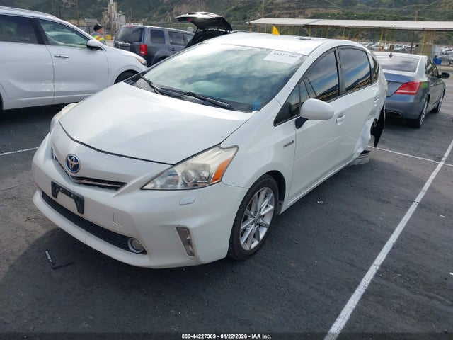 JTDZN3EUXEJ007156 Toyota Prius V Five