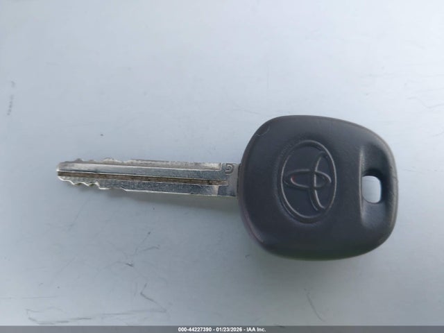 JTDKDTB34E1569909 Toyota Prius C Two