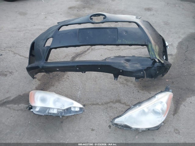 JTDKDTB34E1569909 Toyota Prius C Two