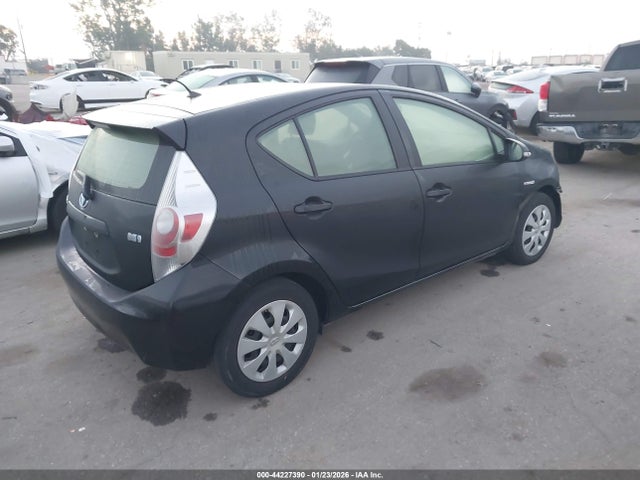 JTDKDTB34E1569909 Toyota Prius C Two