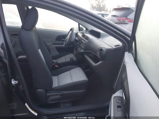 JTDKDTB34E1569909 Toyota Prius C Two