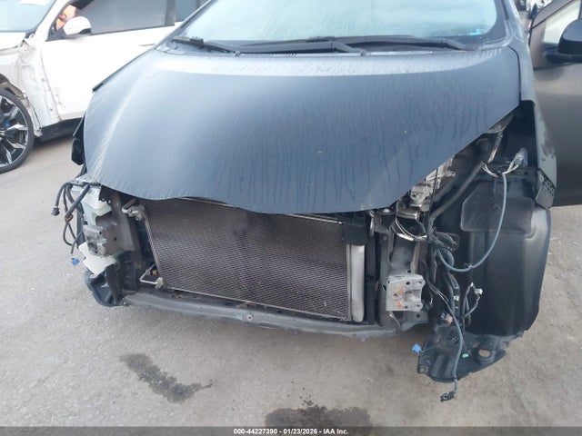 JTDKDTB34E1569909 Toyota Prius C Two